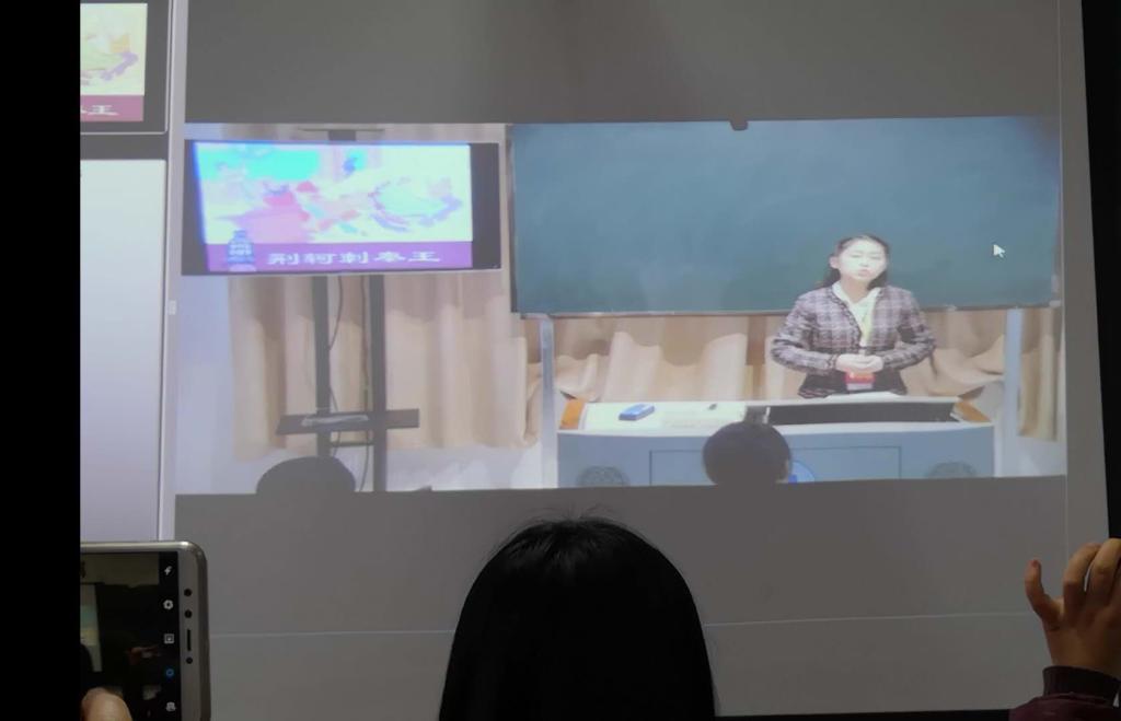 郝思晴正在比赛