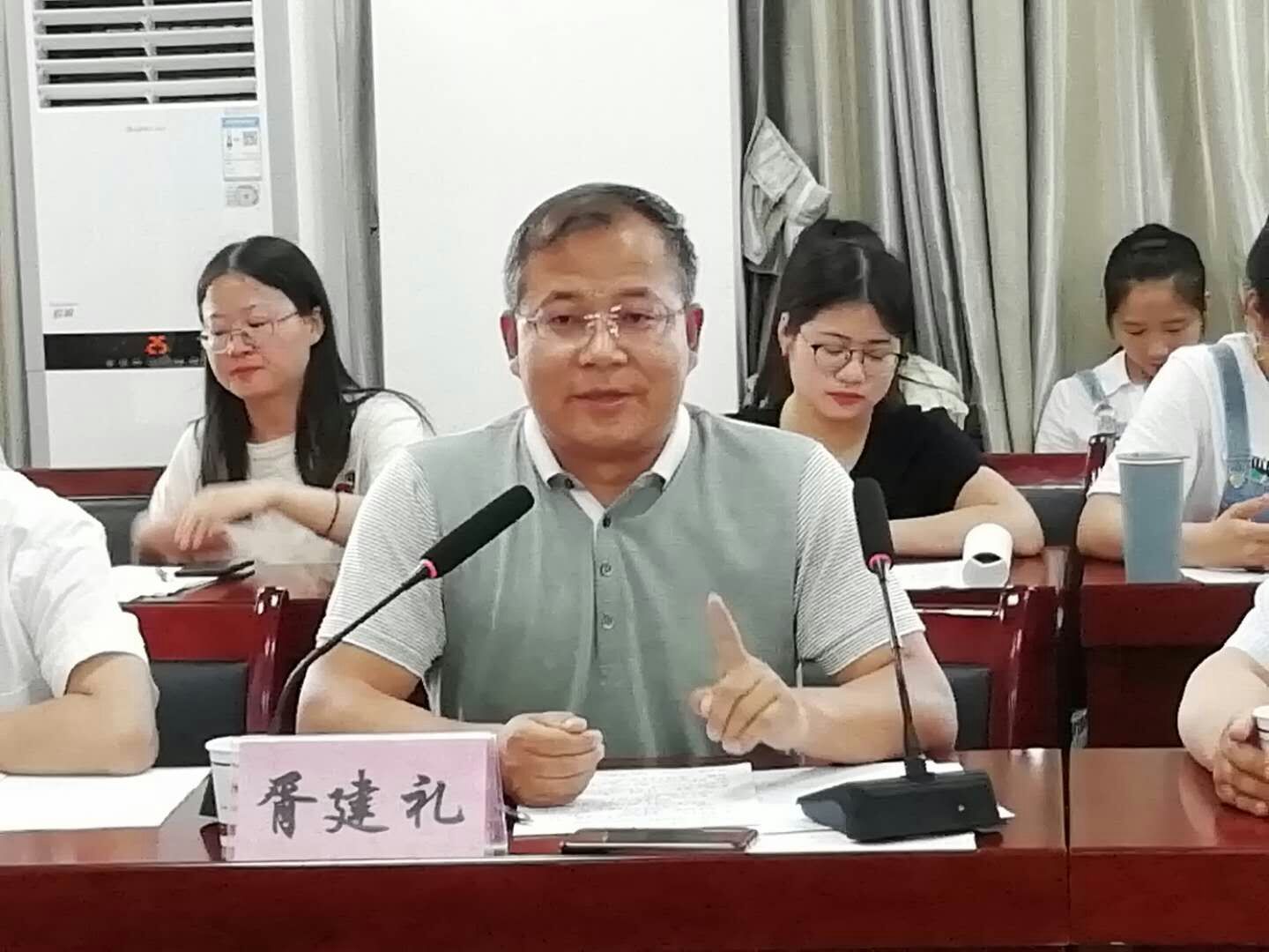 卡诺尔教育集团总经理、论文大赛赞助单位负责人、维多利亚vic67杰出校友胥建礼先生致辞