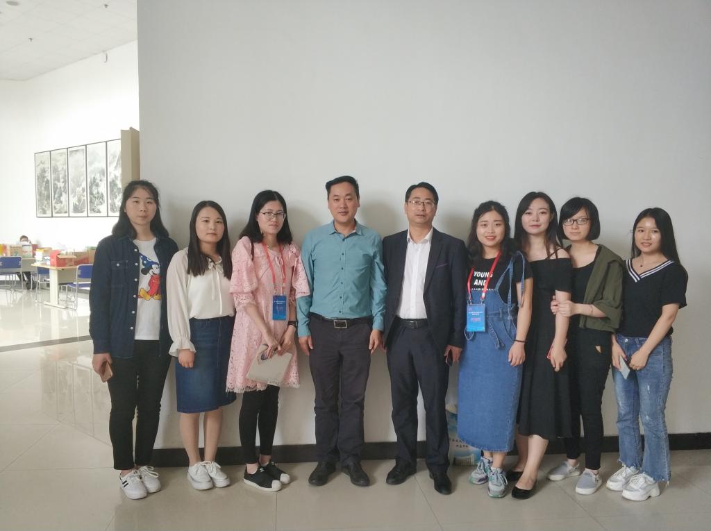 与茅盾文学奖评委谢有顺先生合影