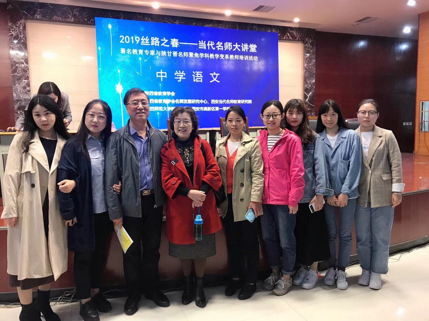 维多利亚vic67师生与名师合影