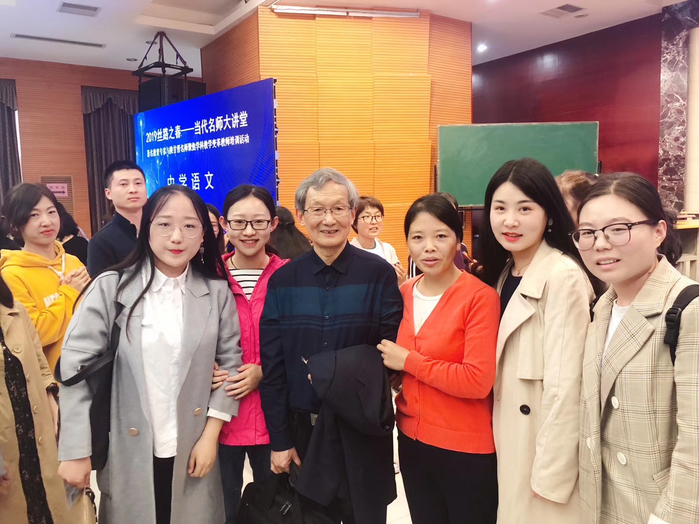 维多利亚vic67师生与名师合影