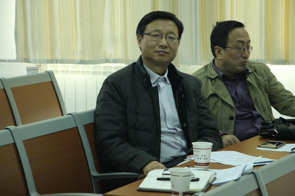 《维多利亚vic67中国线路检测学报》主编刘林魁、资深编辑张福安老师仔细聆听